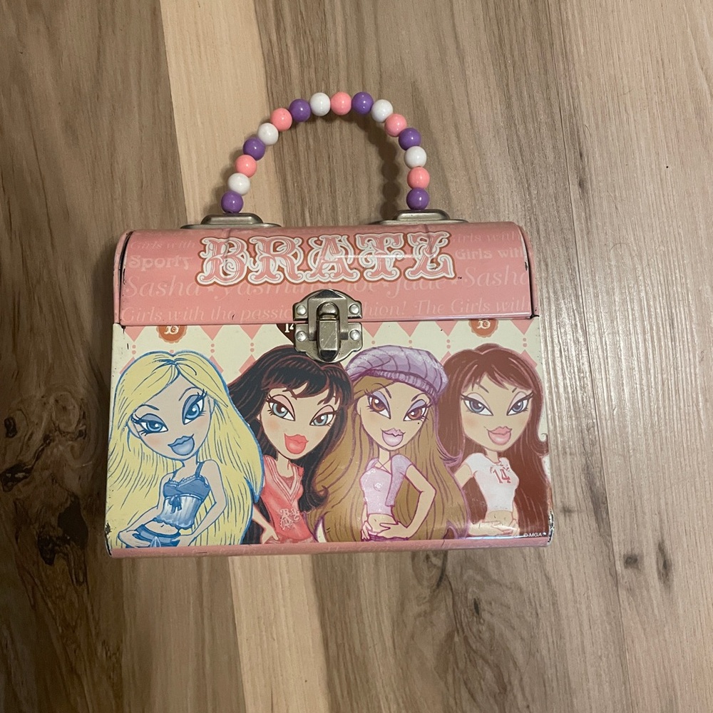 BRATZ Tin Metal Purse - Sasha, Yasmin, Cloe, Jade -MGA Entertainment vintage